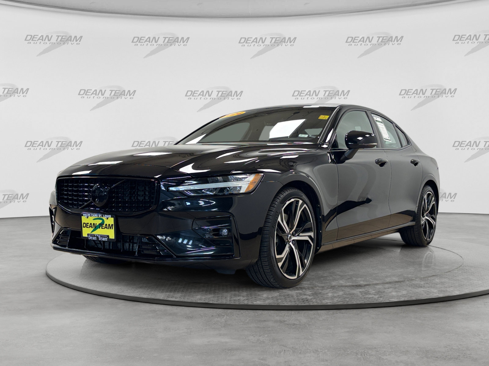 Used 2024 Volvo S60 B5 Plus FWD image 3