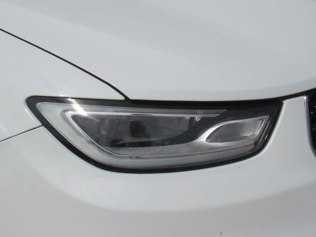 Used 2024 Chrysler Pacifica Touring-L image 9