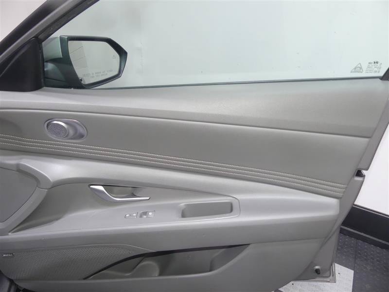 Used 2022 Hyundai Elantra SEL w/ Convenience + Premium Package FWD image 19