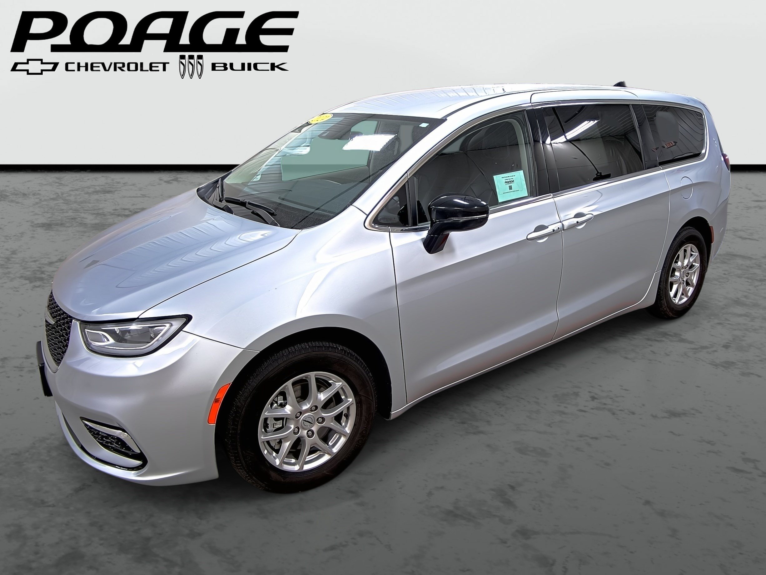 Used 2024 Chrysler Pacifica Touring-L FWD image 1