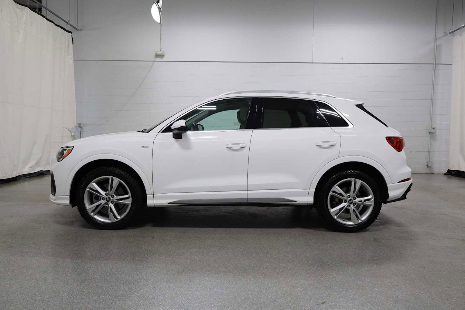 Used 2022 Audi Q3 2.0T Premium w/ Convenience Package image 2