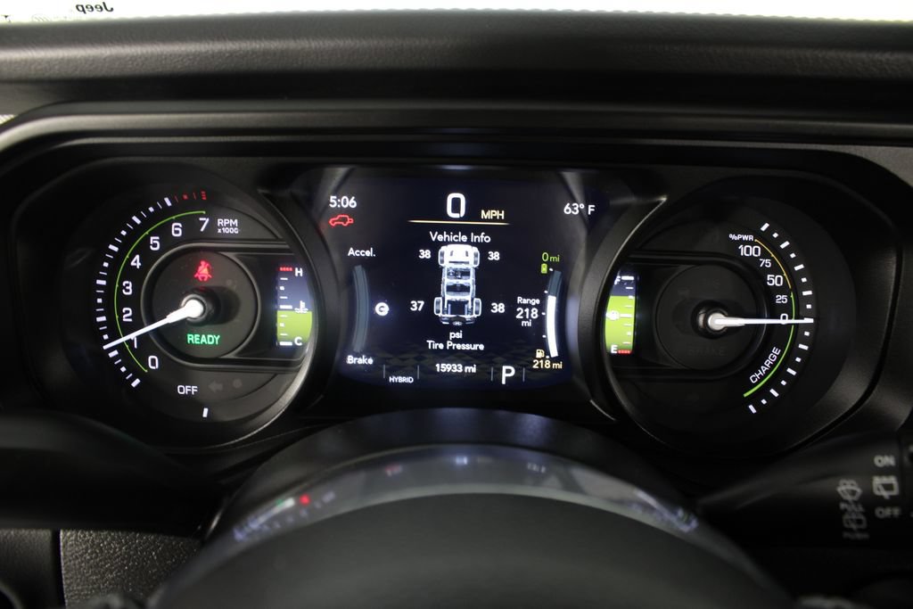 Used 2025 Jeep Wrangler Unlimited Sahara AWD/4WD image 11