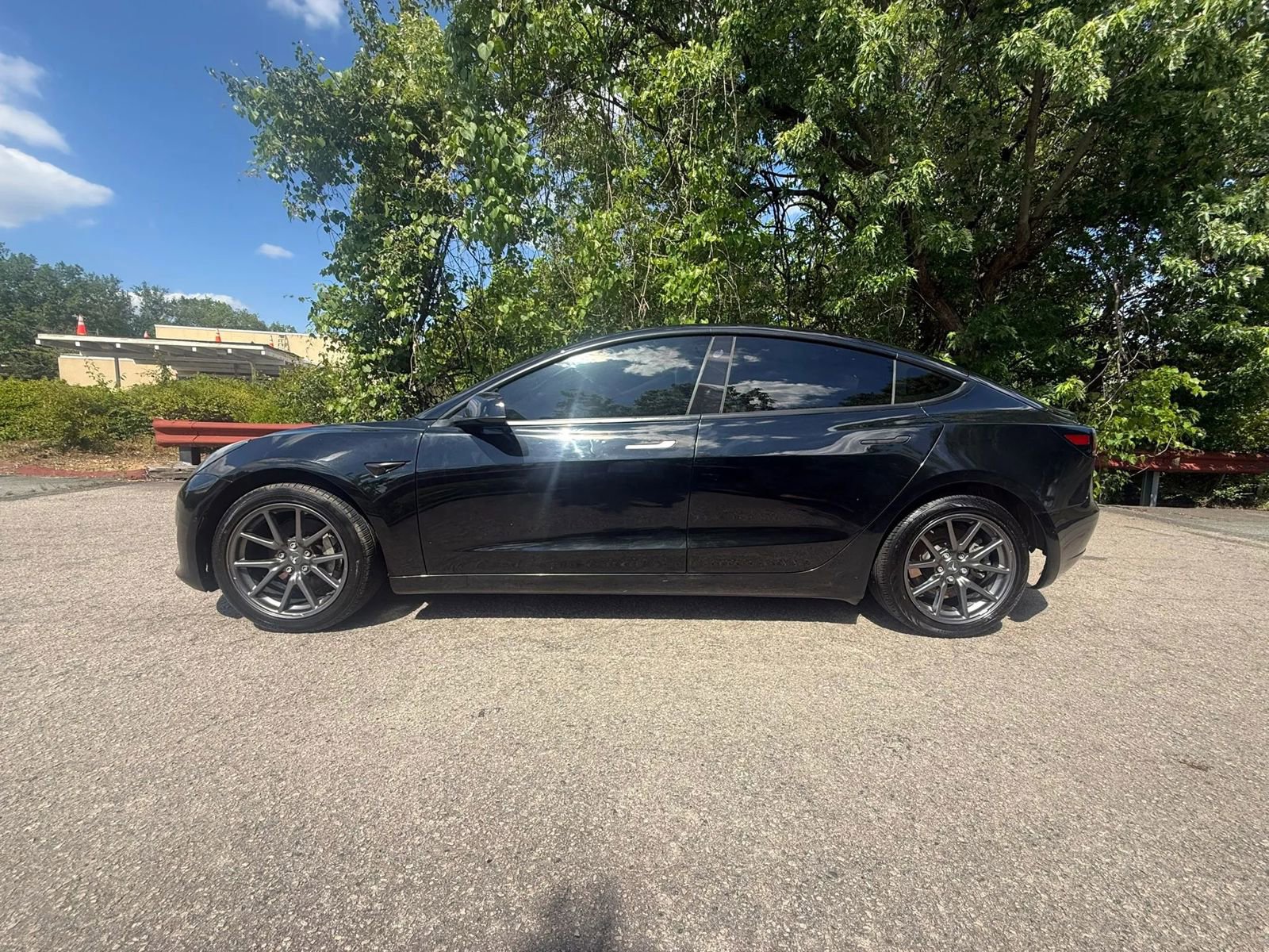Used 2019 Tesla Model 3 Mid Range RWD image 4