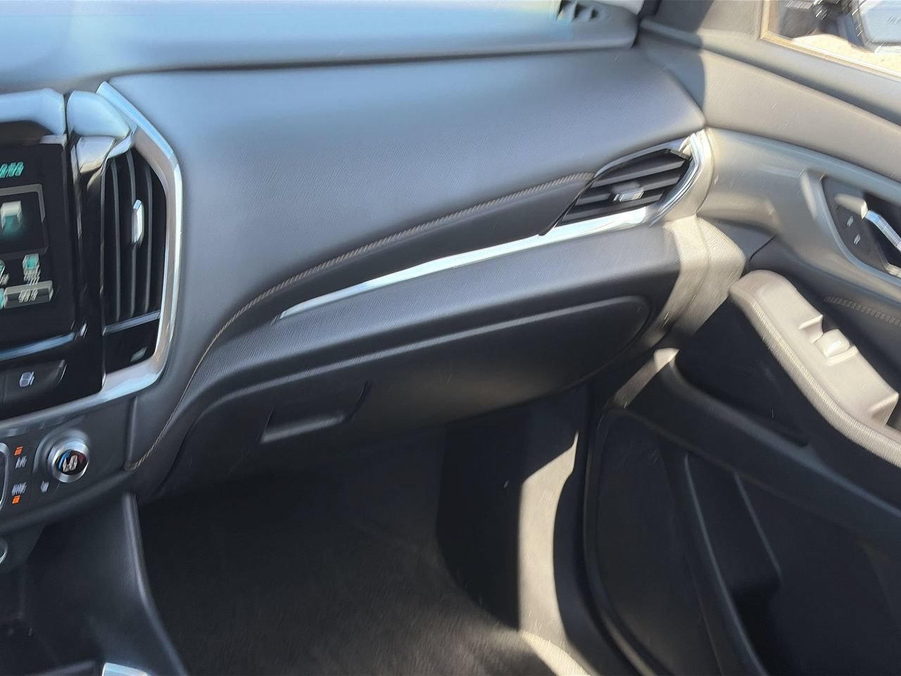 Used 2019 Chevrolet Traverse LT FWD image 15