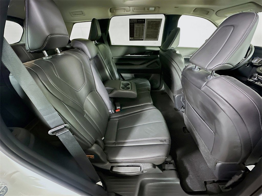 Used 2025 INFINITI QX60 Pure image 11