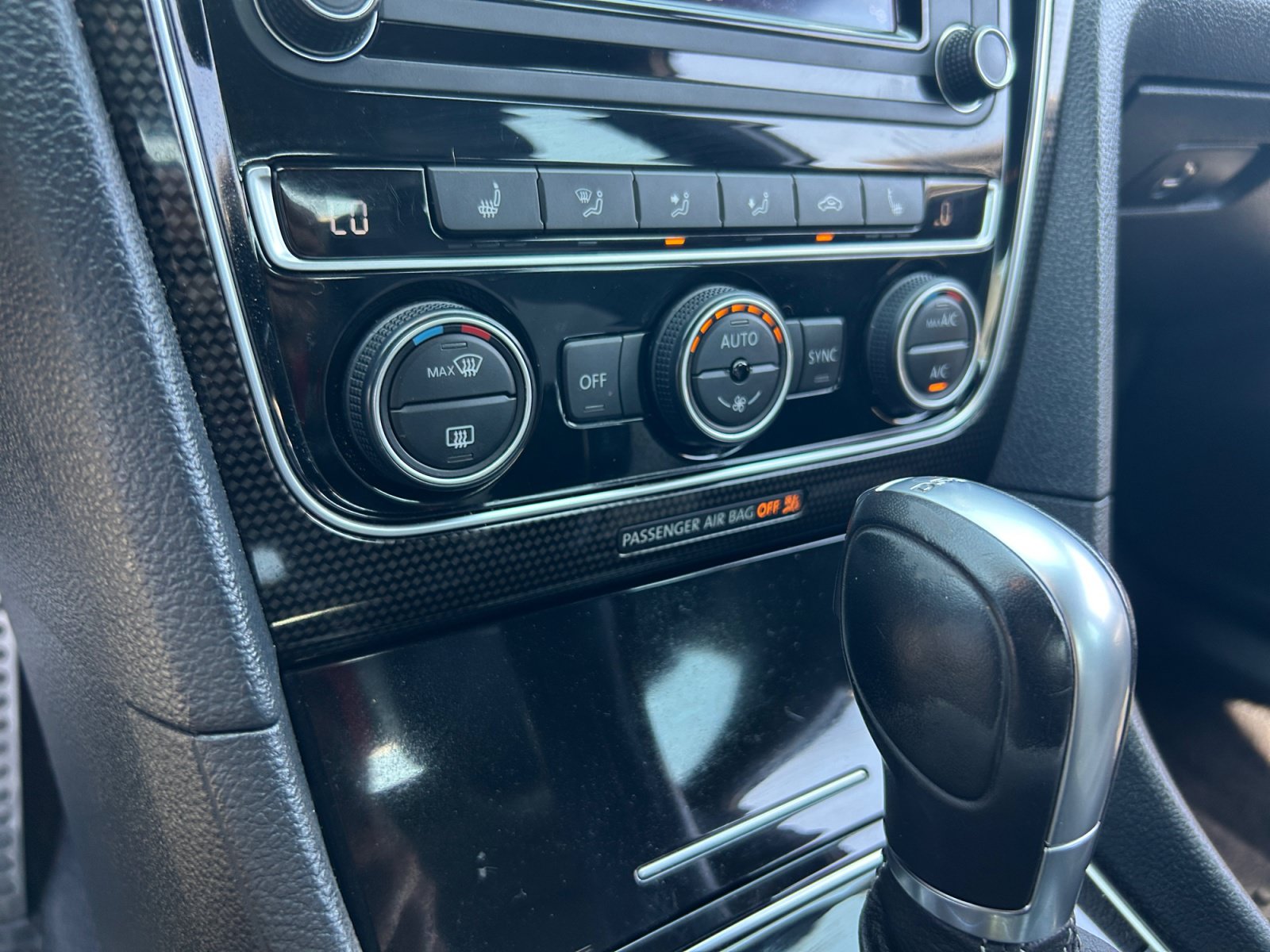 Used 2018 Volkswagen Passat GT FWD image 12