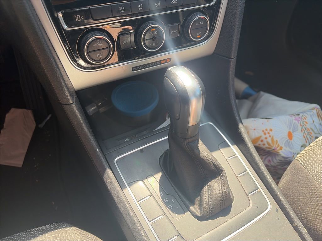 Used 2017 Volkswagen Passat 1.8T S image 16