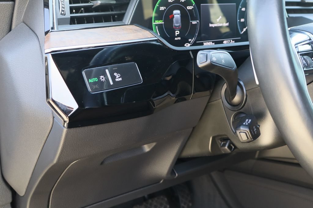 Used 2022 Audi e-tron Premium Plus w/ Premium Plus Package AWD/4WD image 12