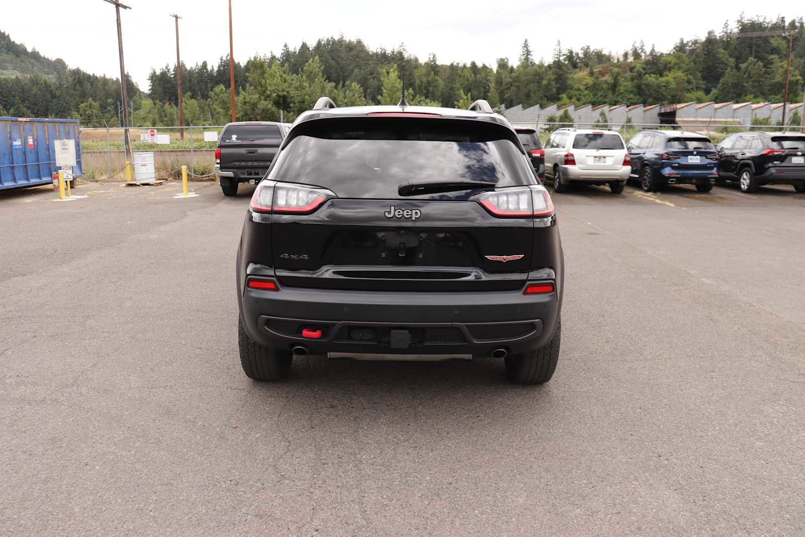 Used 2019 Jeep Cherokee Trailhawk AWD/4WD image 6