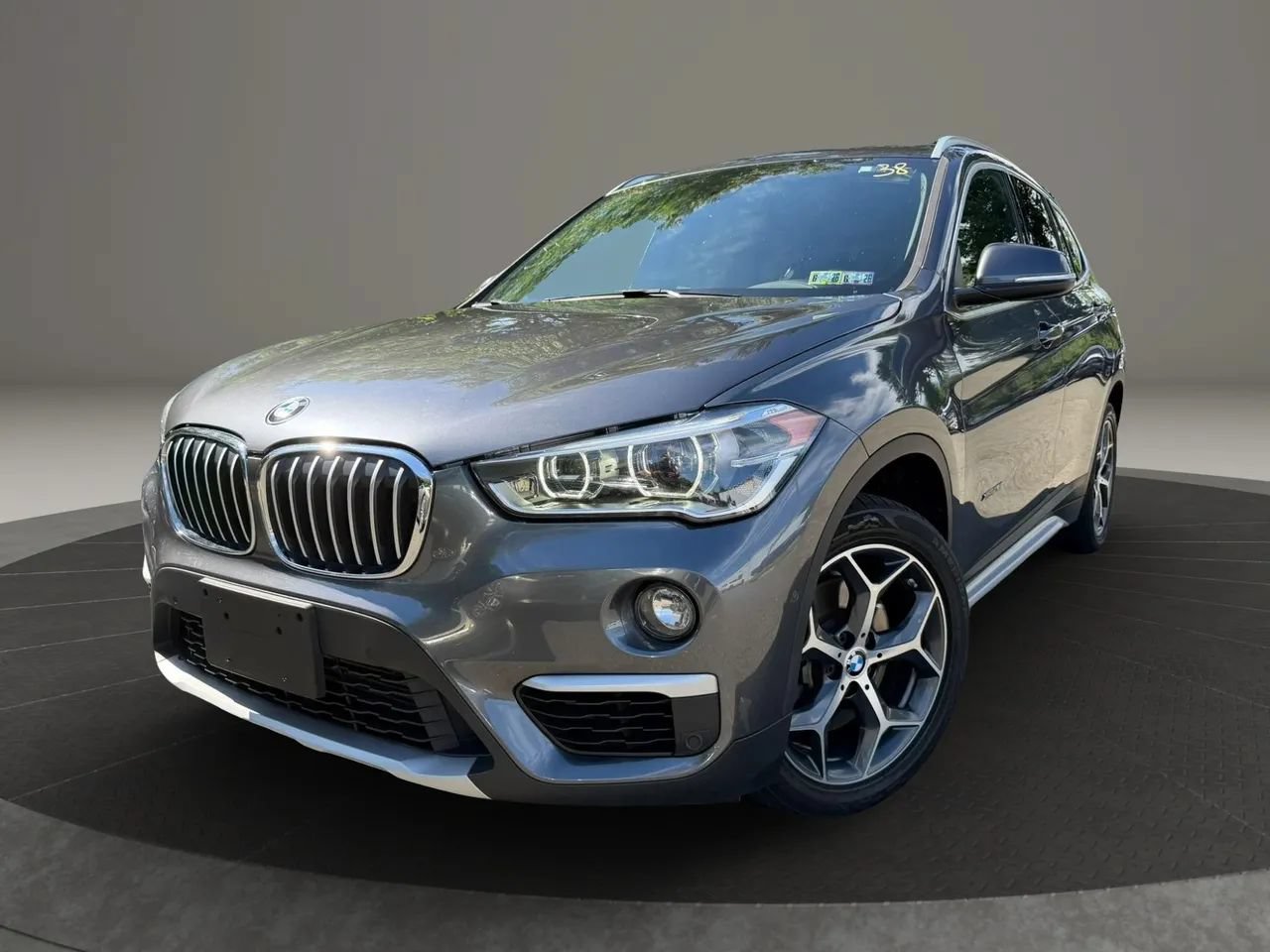 Used 2017 BMW X1 xDrive28i AWD/4WD image 1