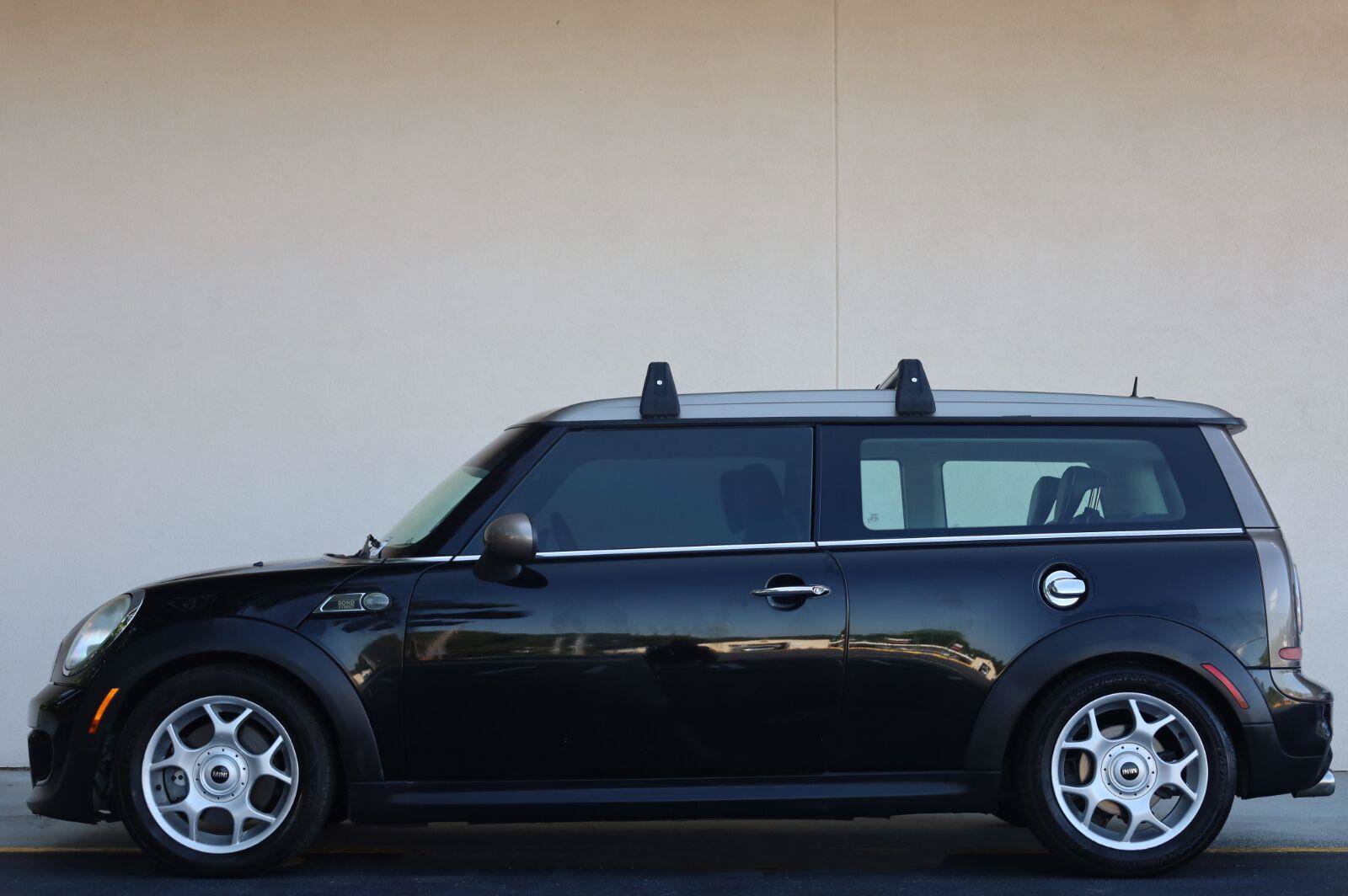 Used 2013 MINI Cooper Clubman S w/ Premium Pkg 2 FWD image 2