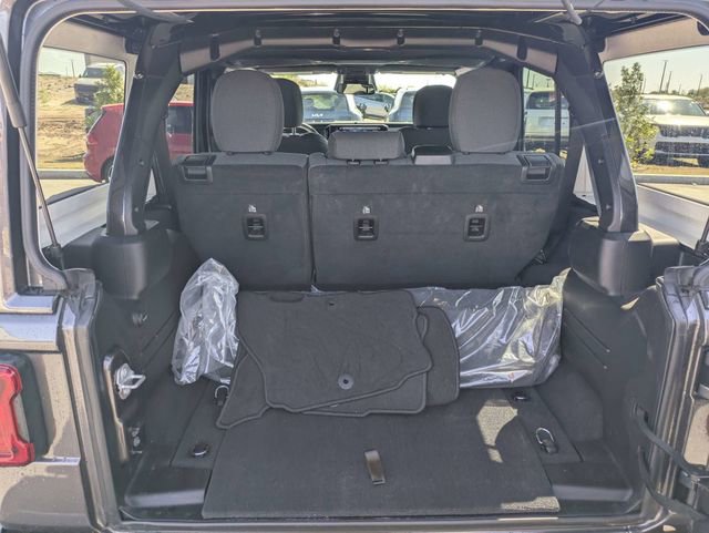 Used 2025 Jeep Wrangler Unlimited Sahara w/ Safety Group image 12