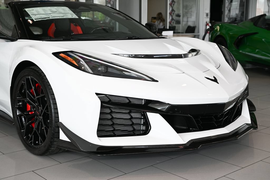 New 2026 Chevrolet Corvette ZR1 w/ ZR1 Carbon Fiber Aero Package RWD image 6