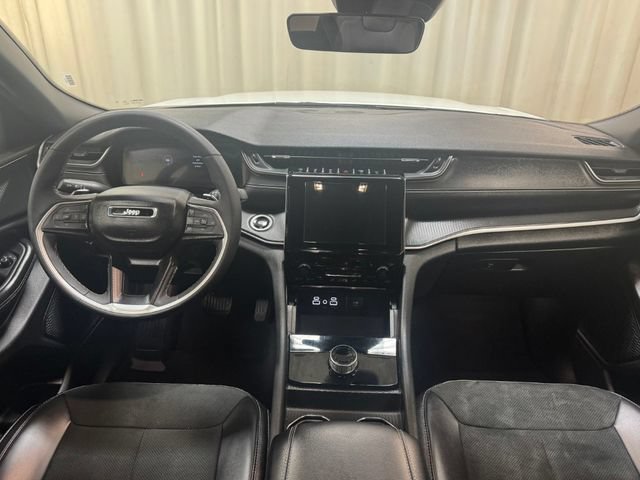 Used 2025 Jeep Grand Cherokee Altitude AWD/4WD image 27