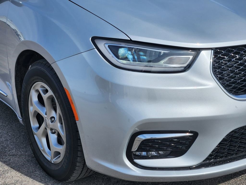 Used 2023 Chrysler Pacifica Limited image 9