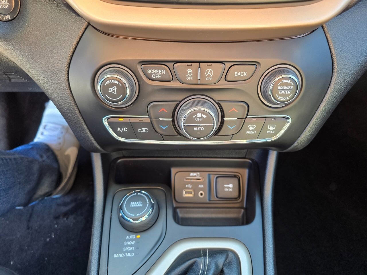 Used 2018 Jeep Cherokee Limited w/ Trailer Tow Group image 20
