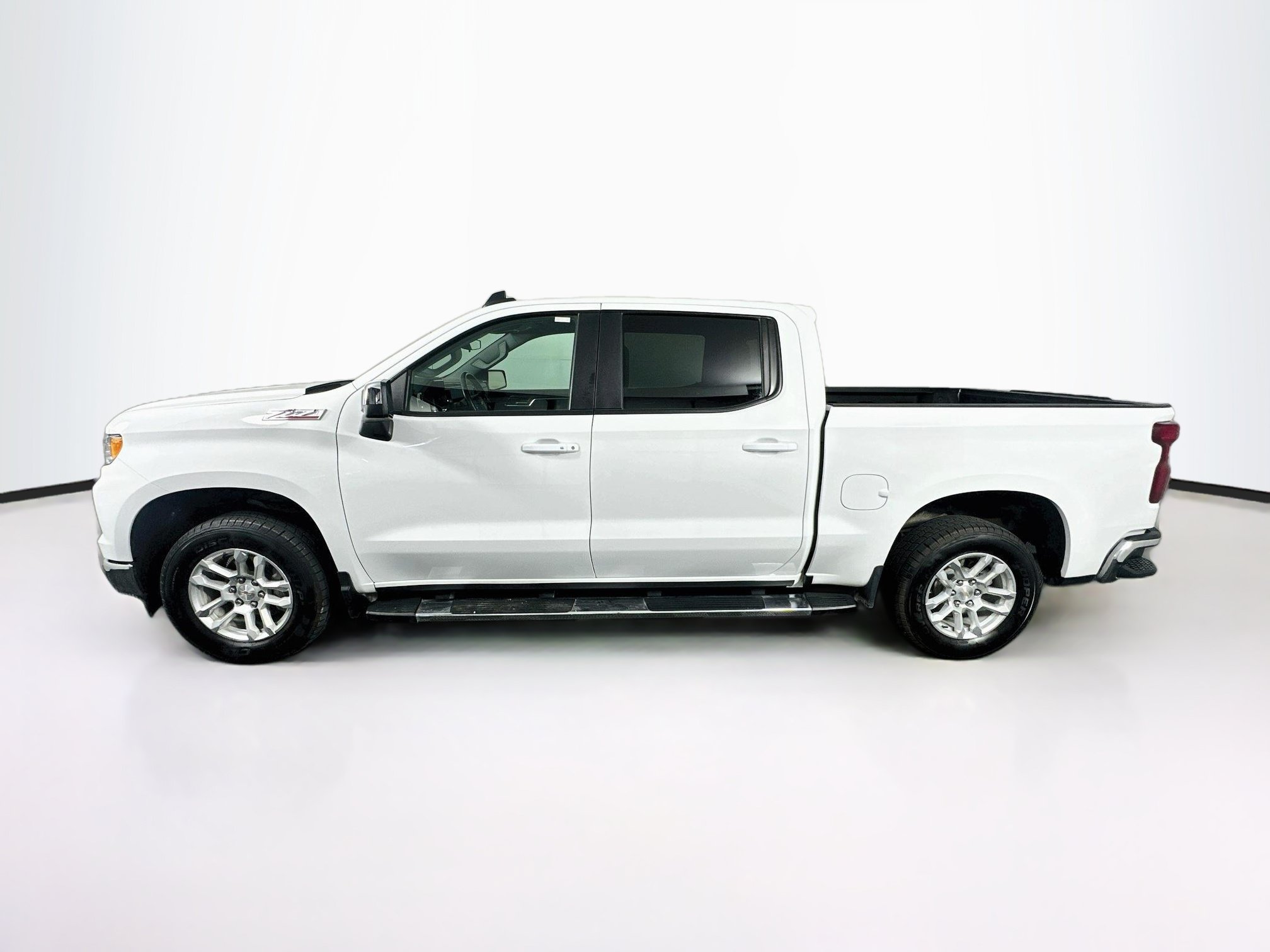 Used 2025 Chevrolet Silverado 1500 LT AWD/4WD image 4
