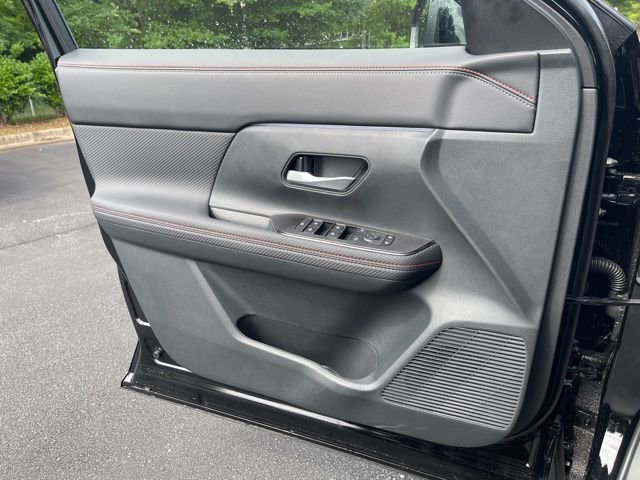 New 2025 Nissan Kicks SR image 35