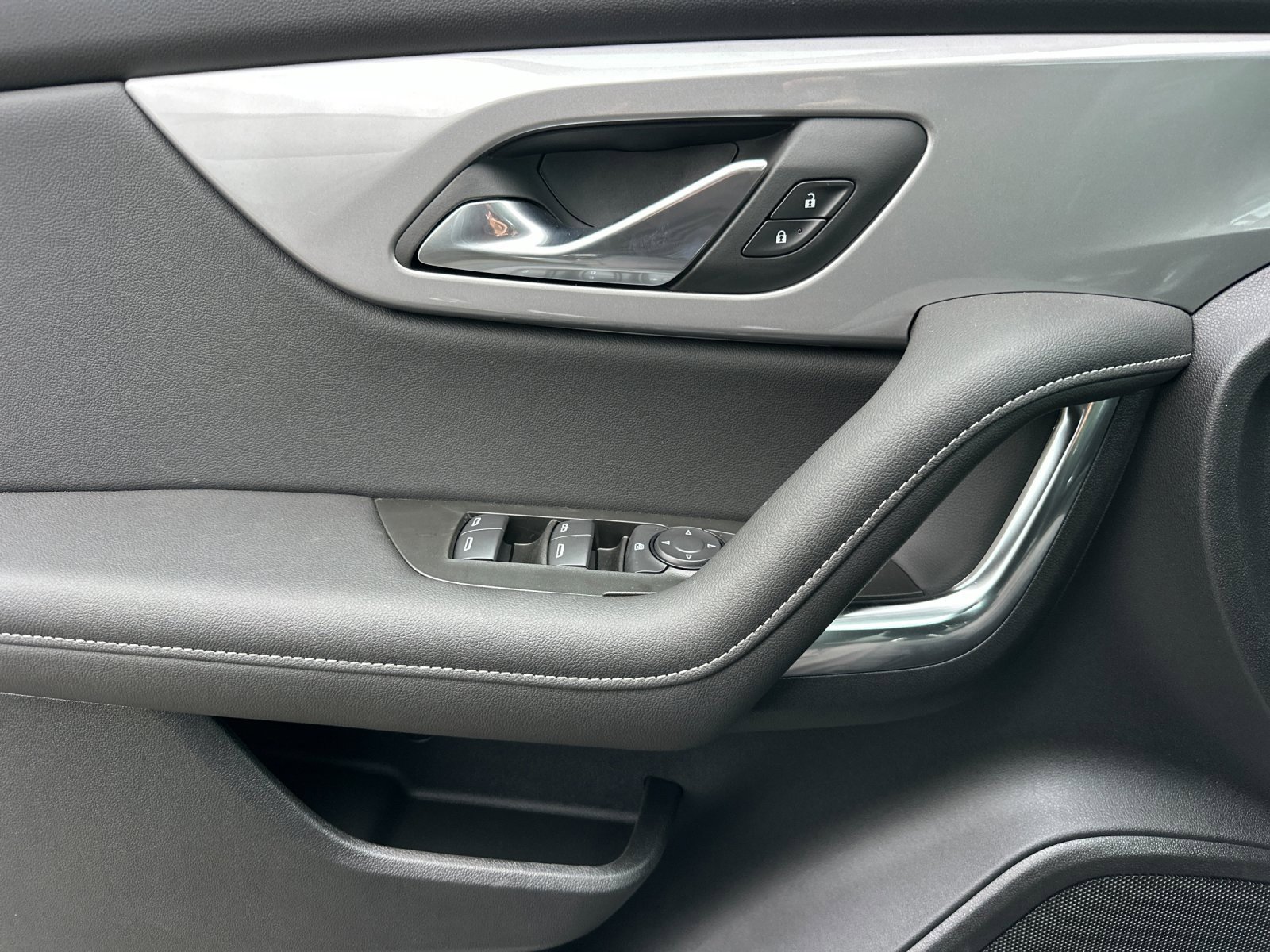 New 2025 Chevrolet Blazer LT w/ Midnight/Sport Edition image 11