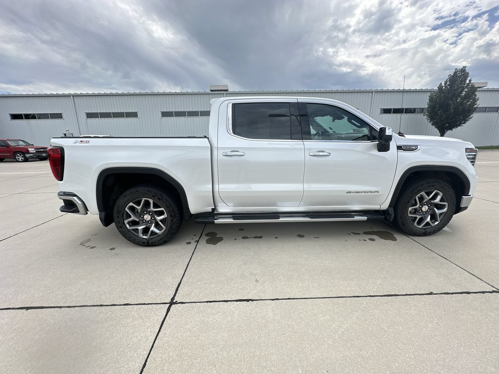 Used 2024 GMC Sierra 1500 SLT w/ SLT Premium Plus Package AWD/4WD image 13