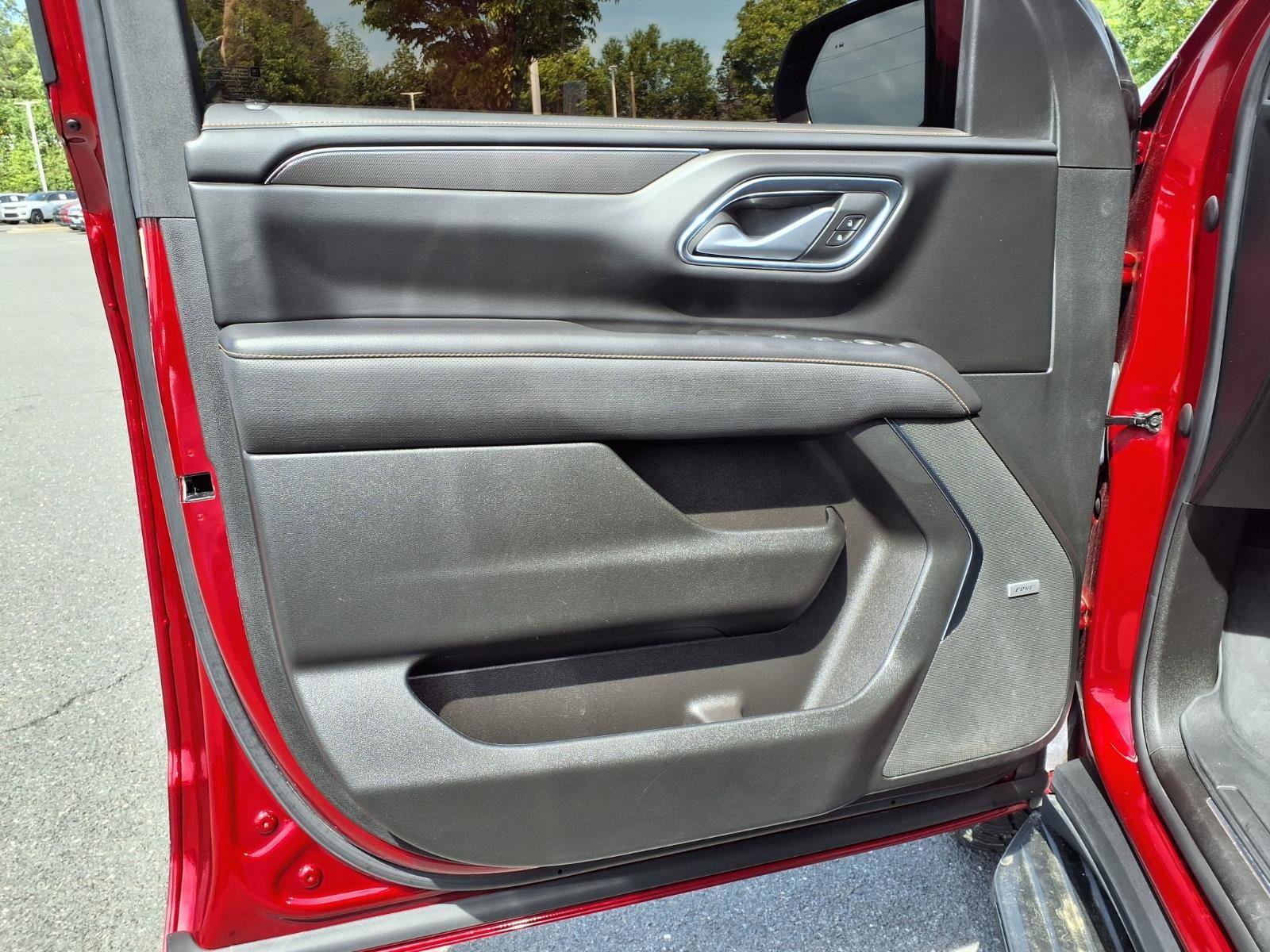 Used 2022 GMC Yukon AT4 w/ Technology Package AWD/4WD image 31