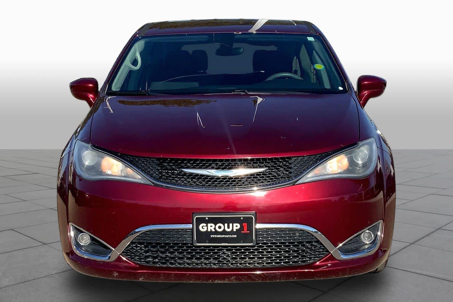 Used 2018 Chrysler Pacifica Touring Plus FWD image 4