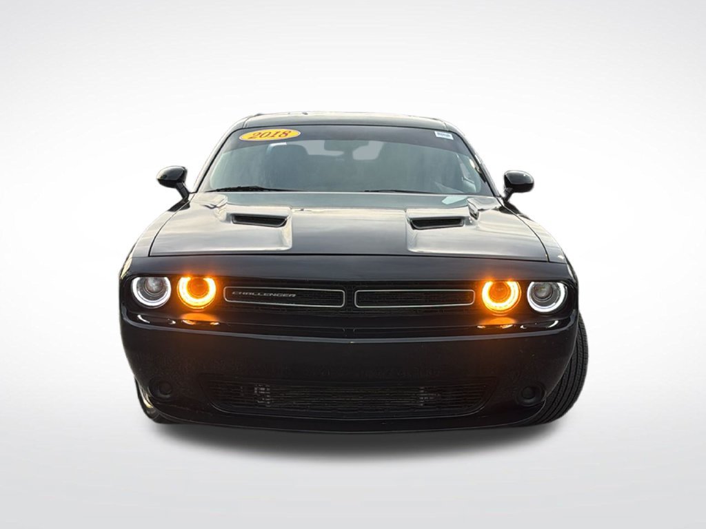 Used 2018 Dodge Challenger SXT RWD image 2