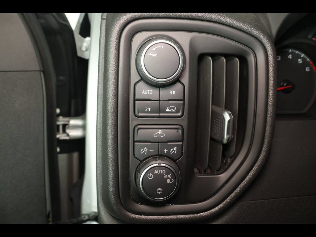 Used 2022 Chevrolet Silverado 1500 Custom AWD/4WD image 12