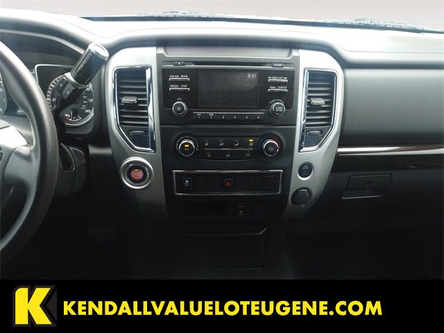 Used 2017 Nissan Titan SV image 11