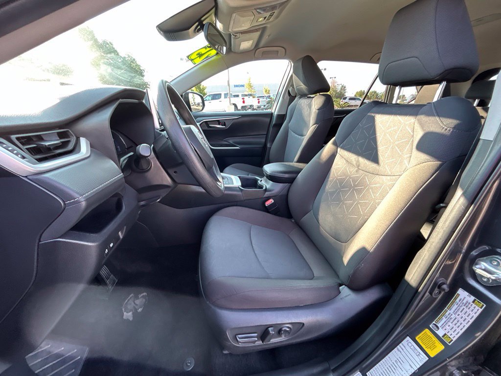 Used 2025 Toyota RAV4 XLE AWD/4WD image 12