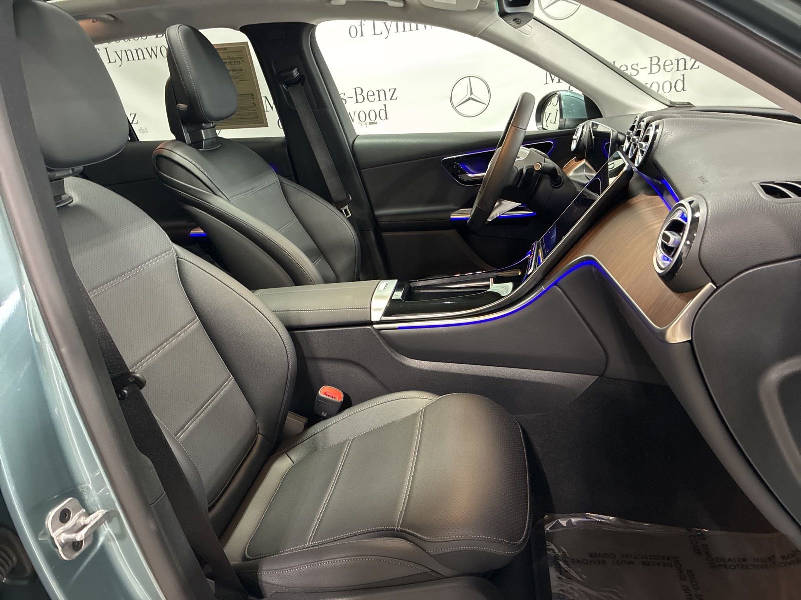 Used 2025 Mercedes-Benz GLC 300 4MATIC image 21