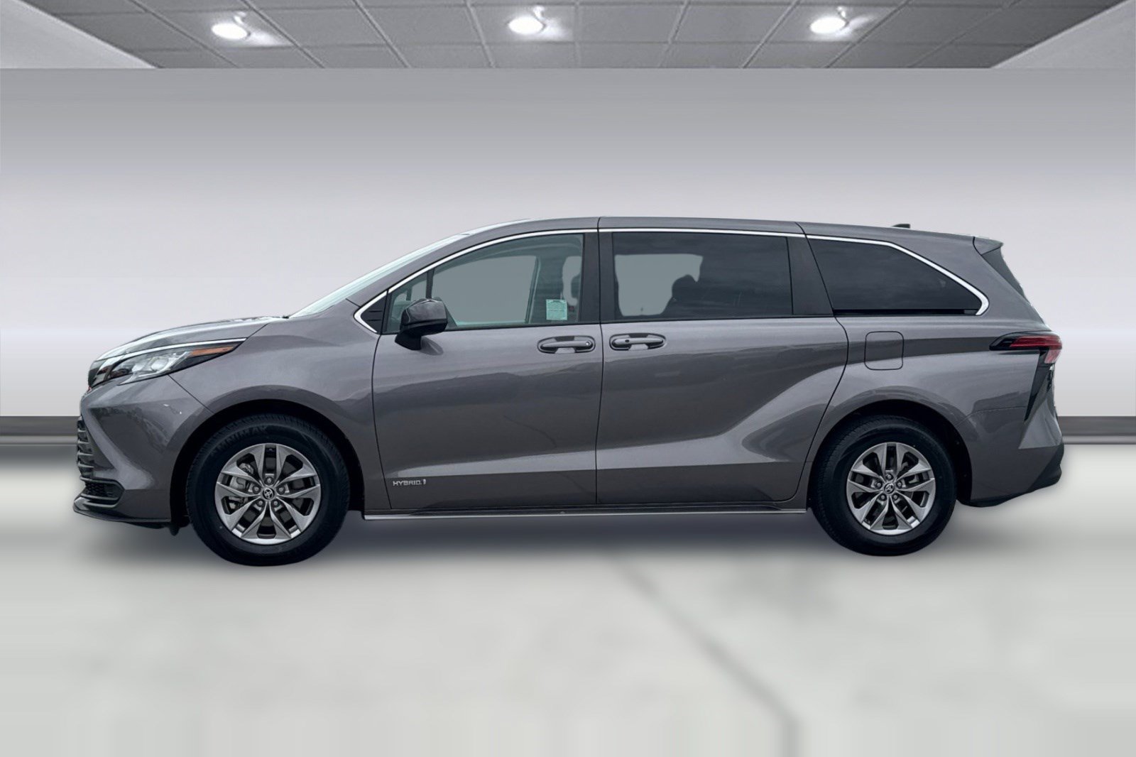Certified 2021 Toyota Sienna LE FWD image 2