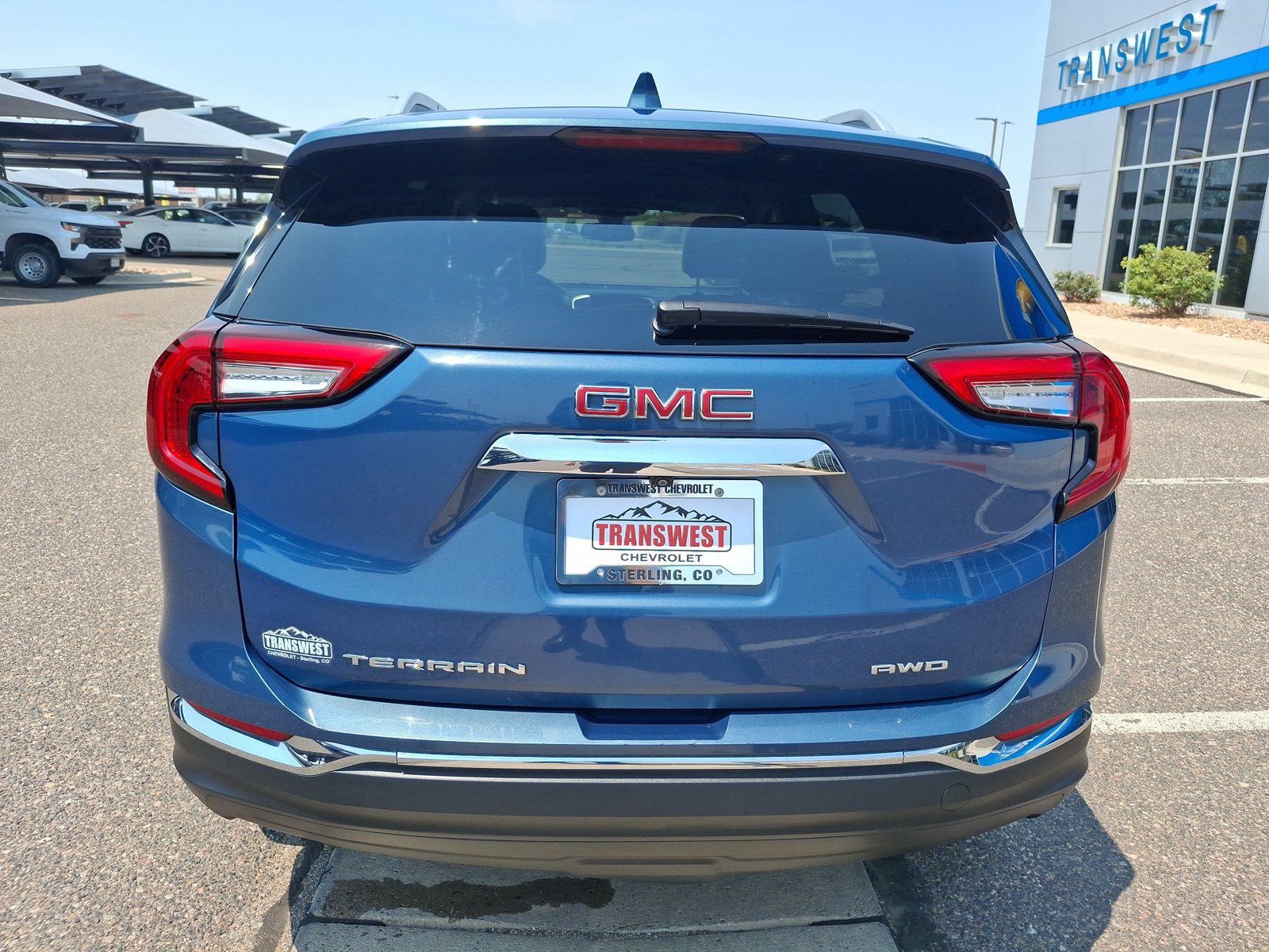 Used 2024 GMC Terrain SLT AWD/4WD image 4