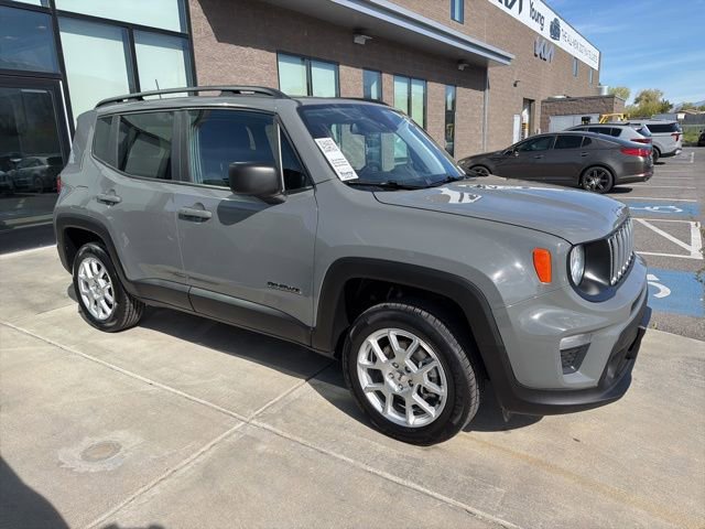 Used 2022 Jeep Renegade Latitude w/ Convenience Group AWD/4WD image 1