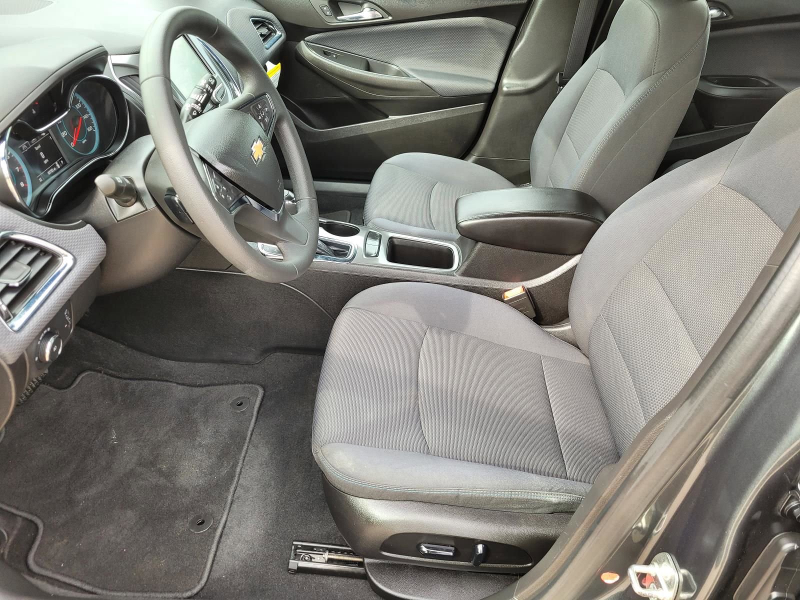 Used 2018 Chevrolet Cruze LT w/ Convenience Package FWD image 21