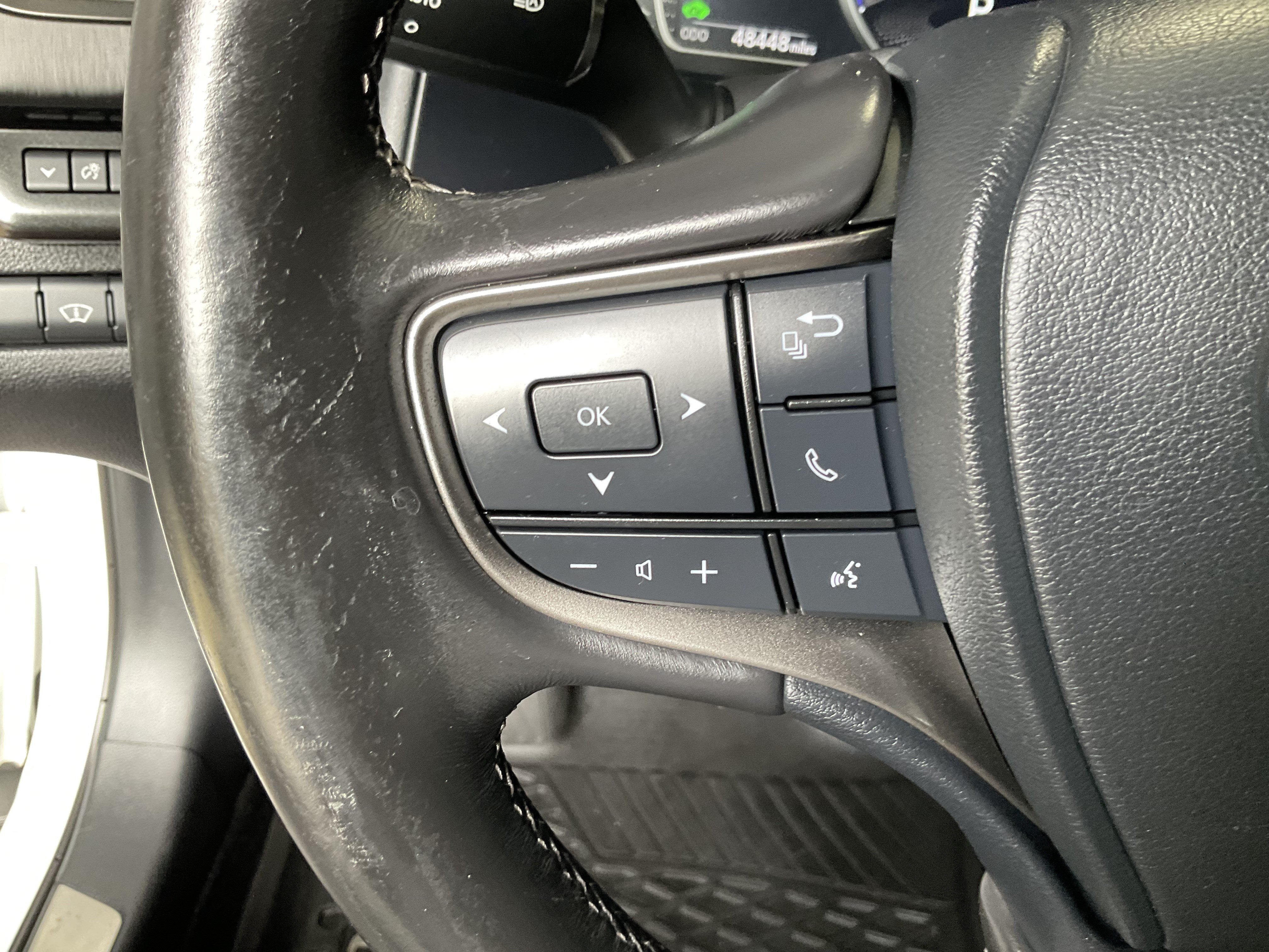 Used 2020 Lexus UX 250h w/ Luxury Package AWD/4WD image 31