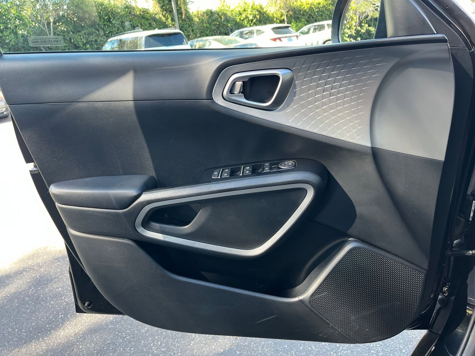 Used 2025 Kia Soul LX w/ LX Technology Package image 18
