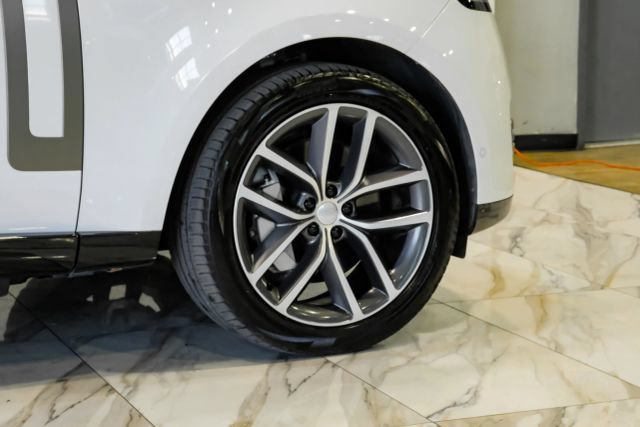 Used 2025 Land Rover Range Rover SE AWD/4WD image 64