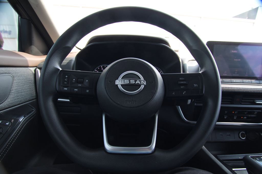 Used 2022 Nissan Rogue S image 17