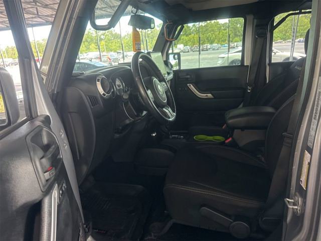 Used 2018 Jeep Wrangler Unlimited Sahara AWD/4WD image 11