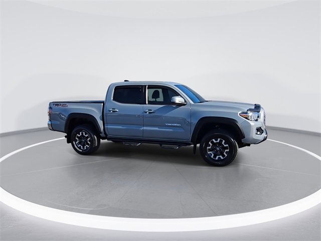 Used 2020 Toyota Tacoma TRD Off-Road image 2
