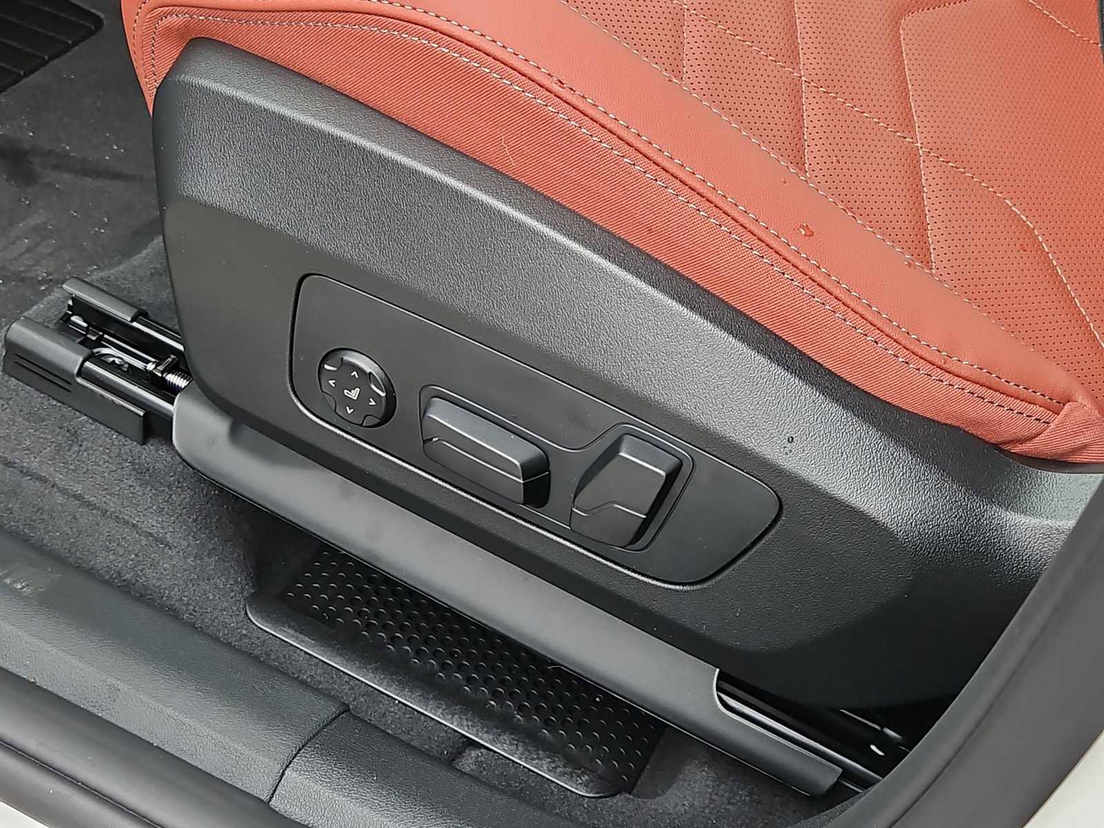 New 2026 BMW X1 xDrive28i w/ Technology Package image 16