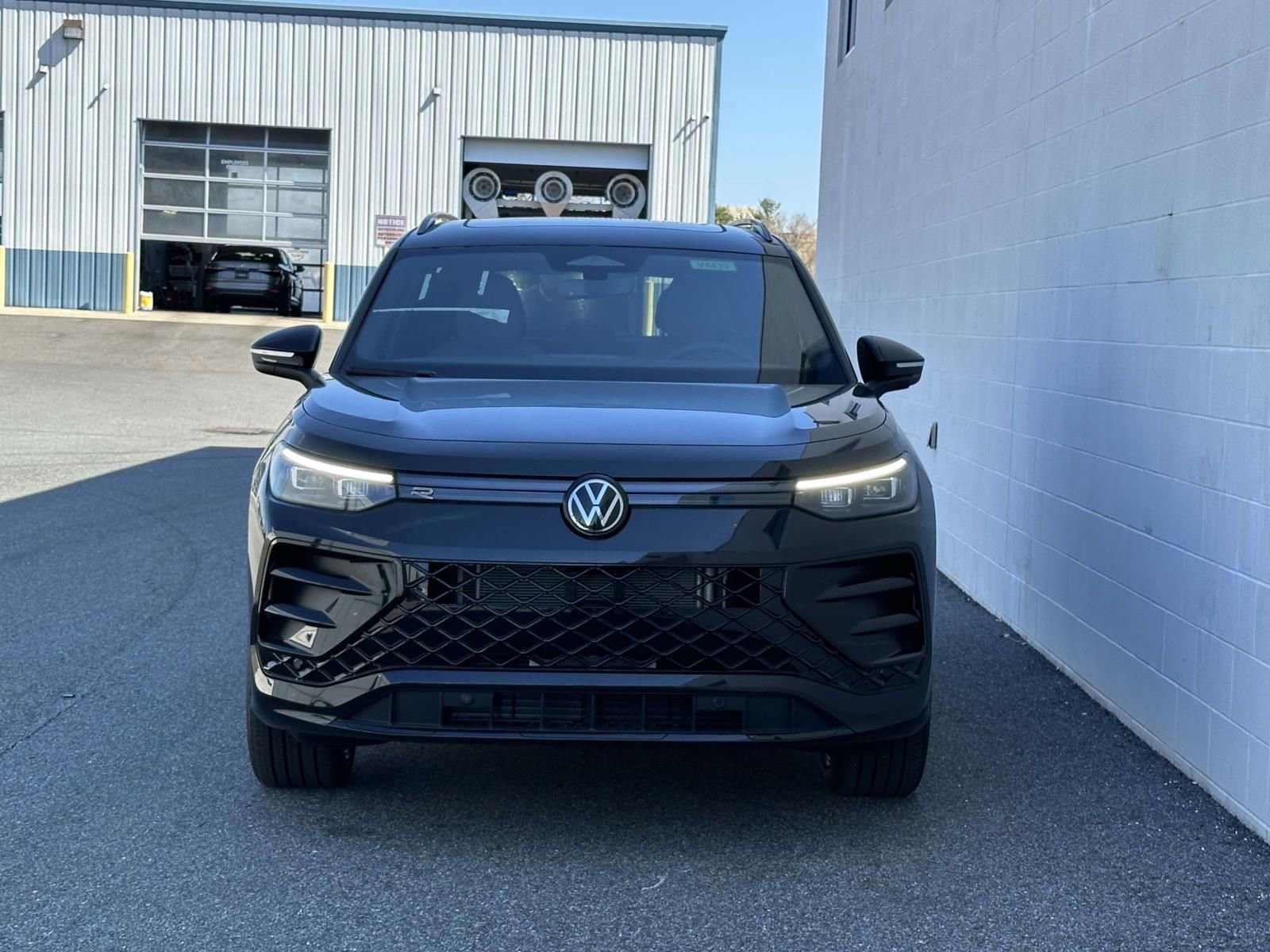 New 2026 Volkswagen Tiguan SE R-Line image 9