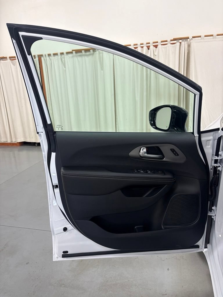 New 2027 Chrysler Pacifica Select w/ Family Tech Group FWD image 19