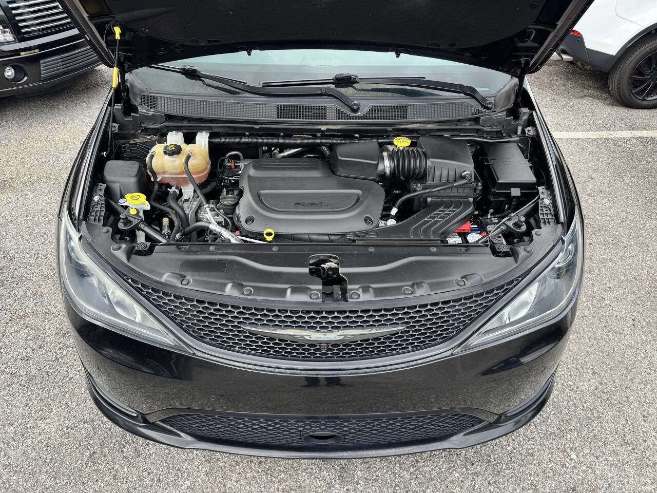Used 2019 Chrysler Pacifica Touring-L Plus w/ Advanced Safetytec Group FWD image 10