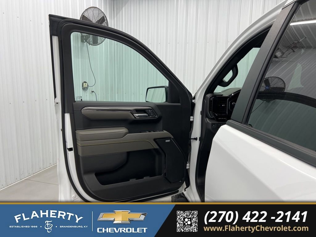 Used 2024 Chevrolet Silverado 1500 ZR2 w/ Technology Package AWD/4WD image 8
