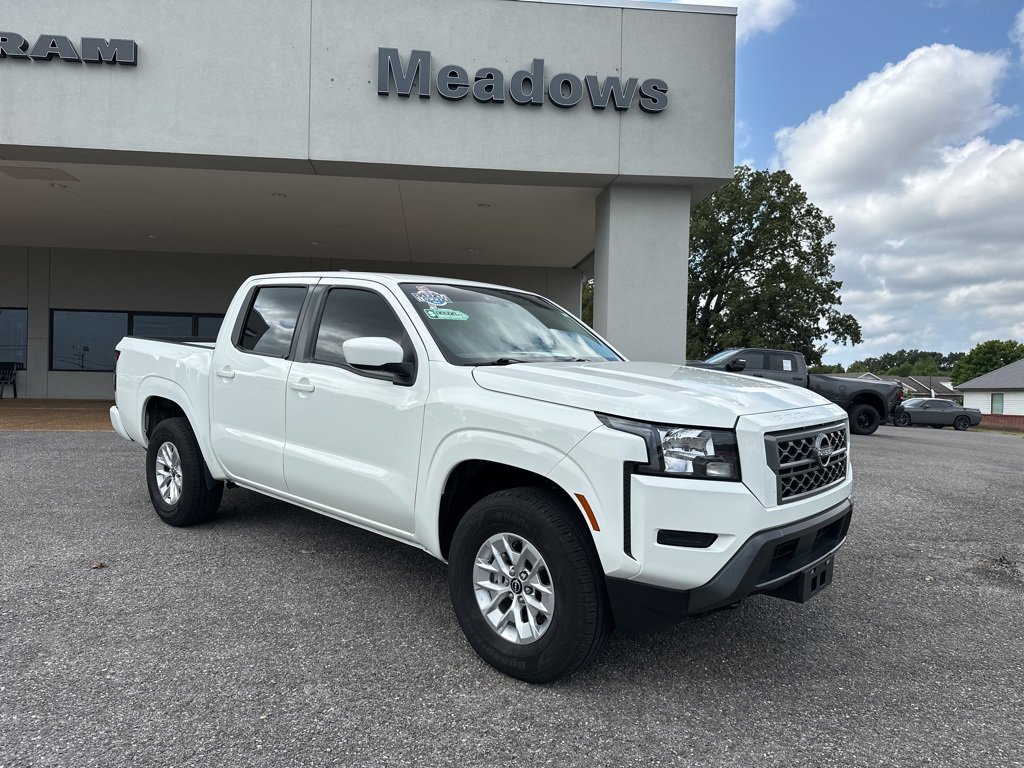 Used 2024 Nissan Frontier SV image 1