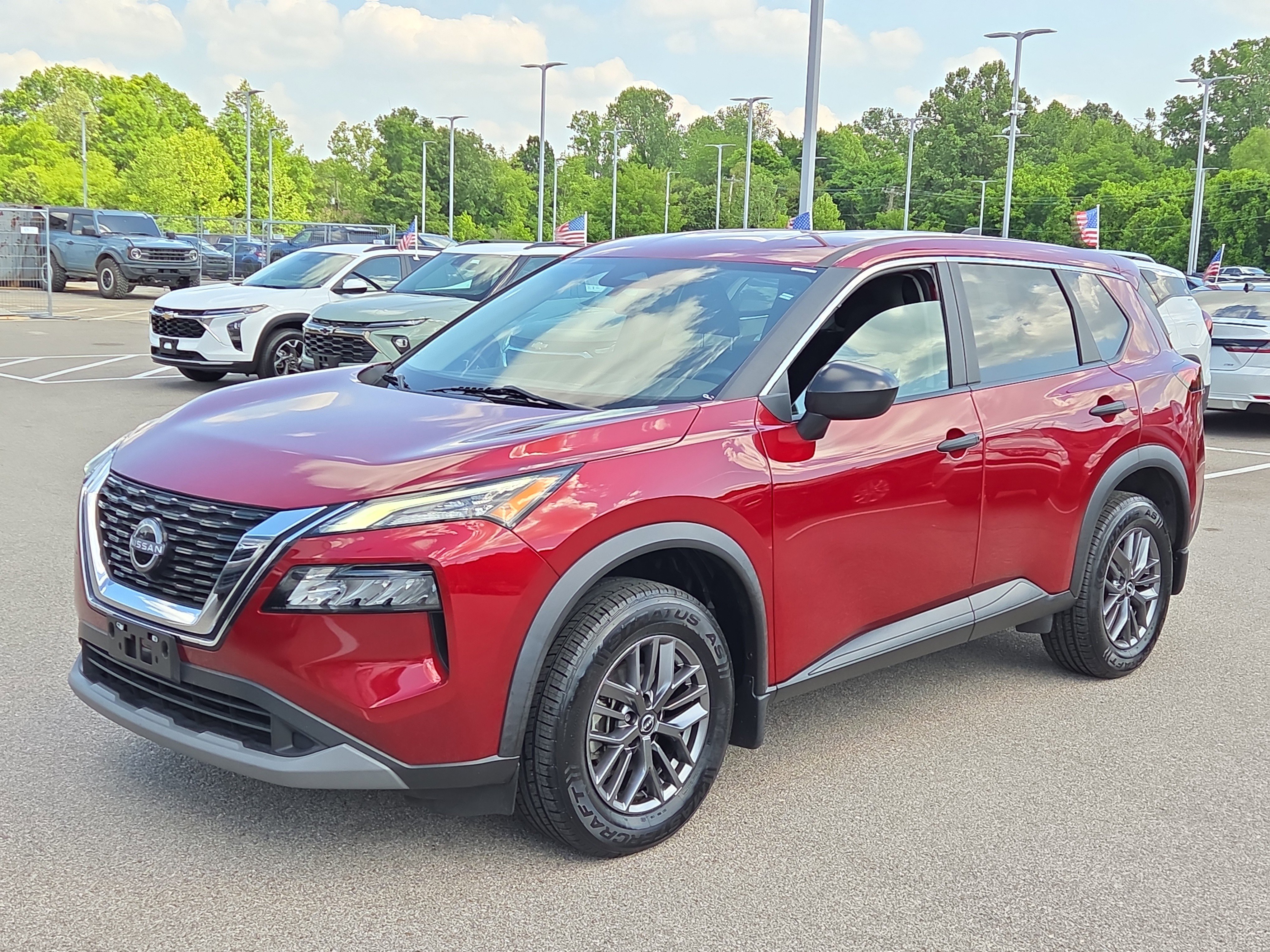 Used 2023 Nissan Rogue S AWD/4WD image 7
