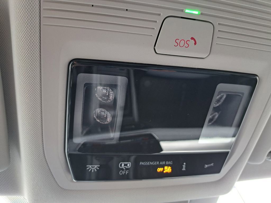 New 2025 Volkswagen Tiguan SE image 17