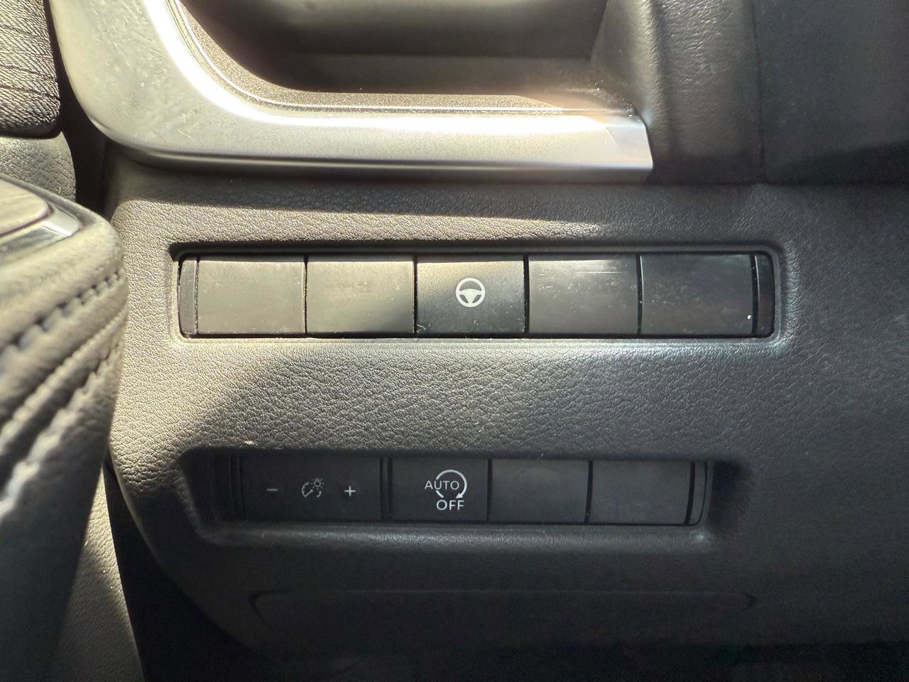 Used 2023 Nissan Rogue SV FWD image 27